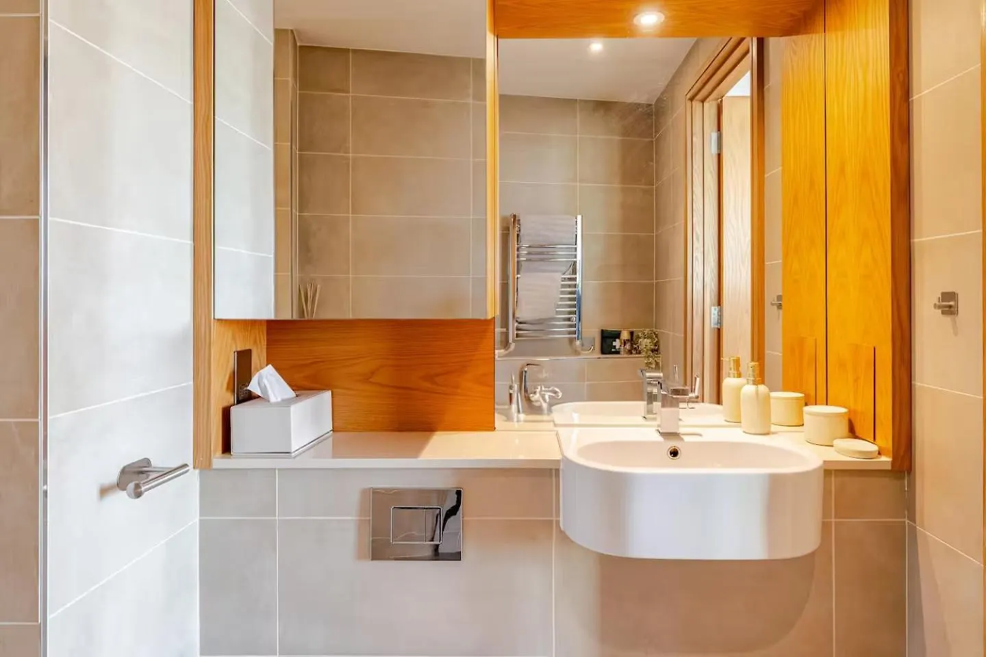 Luxurious Canary Wharf Aptartment - Outstanding City View! London