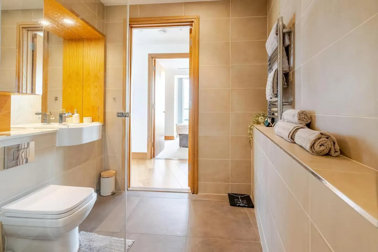 Luxurious Canary Wharf Aptartment - Outstanding City View! London